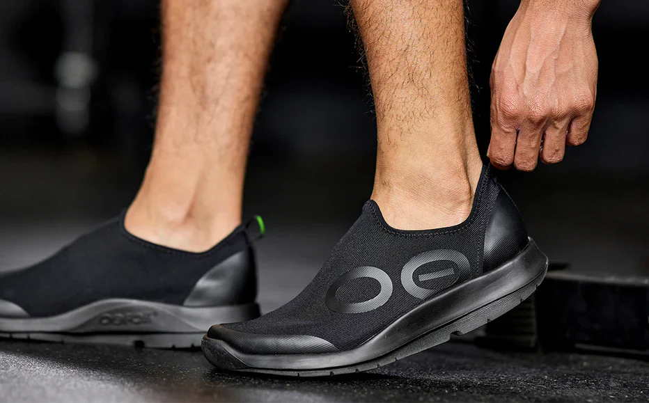 MENS OOFOS OOMG SPORT LOW RECOVERY SLIP ON SHOE | BLACK - Image 2