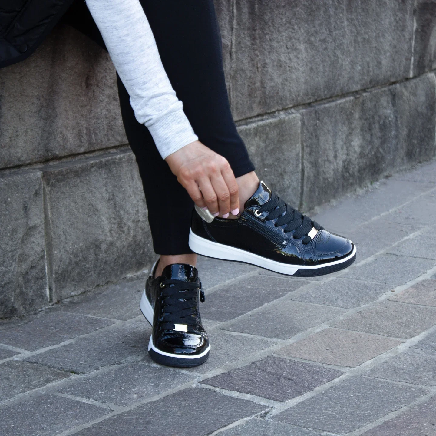 WOMEN'S ARA REI-LOW SNEAKER | BLACK PATENT / PLATINUM METALLIC - Image 7