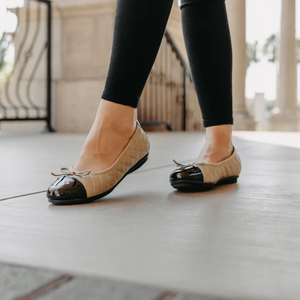 WOMEN'S JOSEF SEIBEL PIPPA 76 BALLET FLAT | BEIGE / BLACK - Image 10