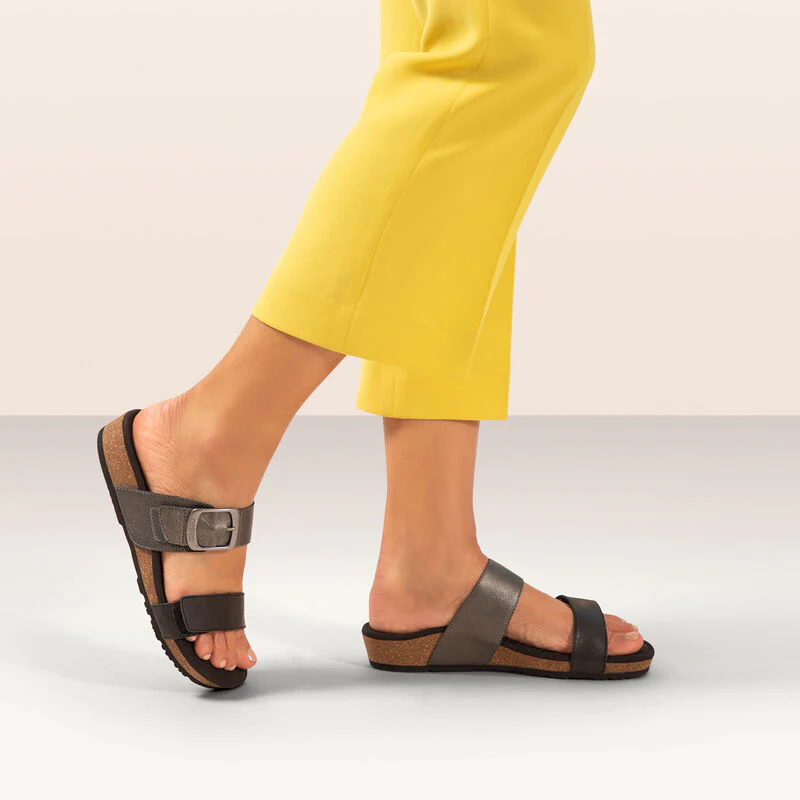 WOMEN'S AETREX DAISY ADJUSTABLE SLIDE | BLACK - Image 2