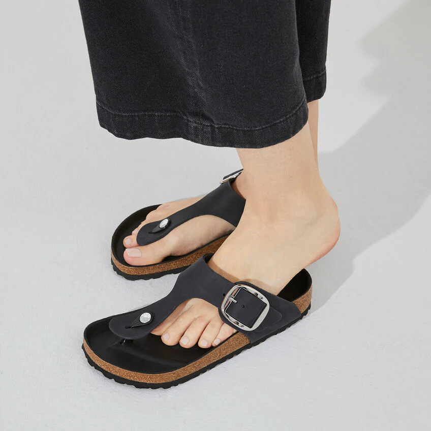 WOMEN'S BIRKENSTOCK GIZEH BIG BUCKLE SANDAL | BLACK OILED LEATHER - Image 9
