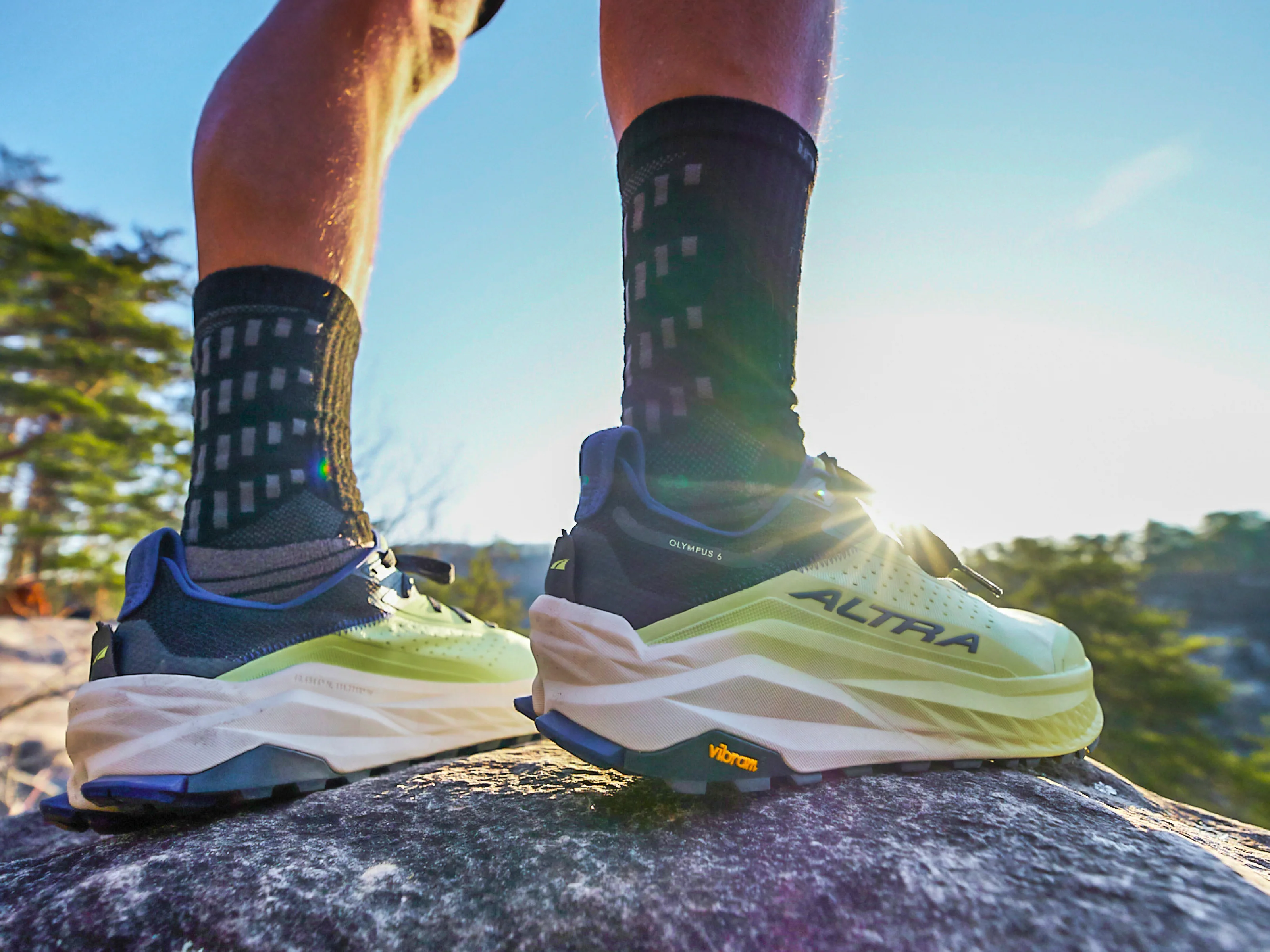 MEN'S ALTRA OLYMPUS 6 | BLACK / BLACK - Image 2