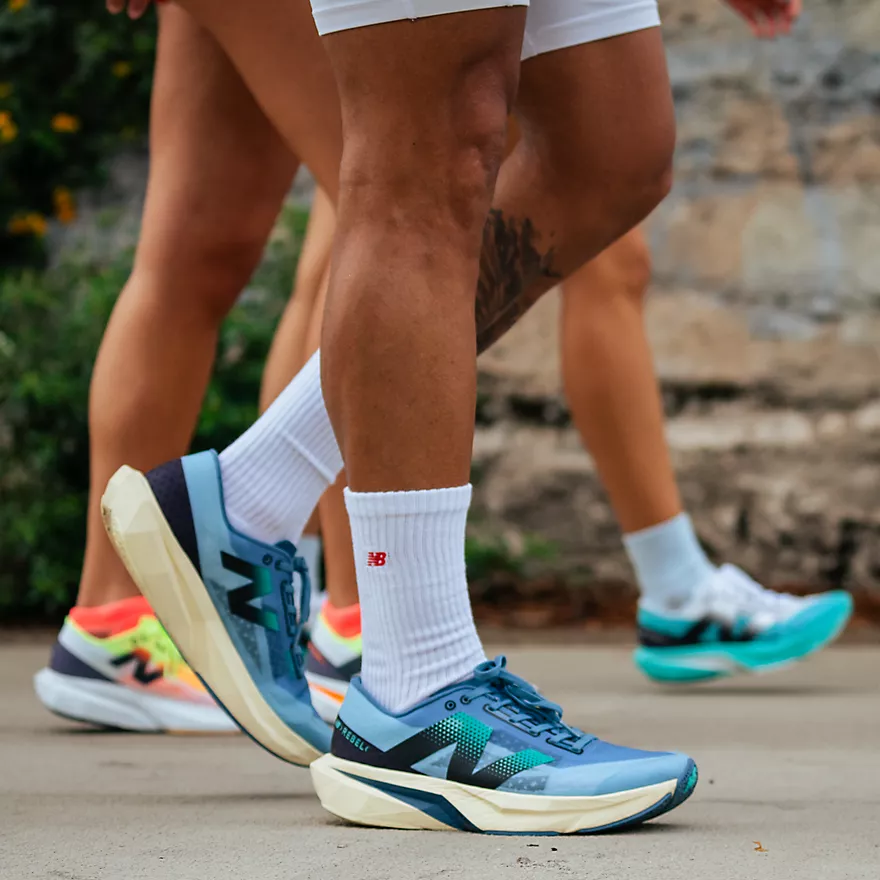 MEN'S NEW BALANCE FUELCELL REBEL v4 | BLUE / BLUE - Image 2