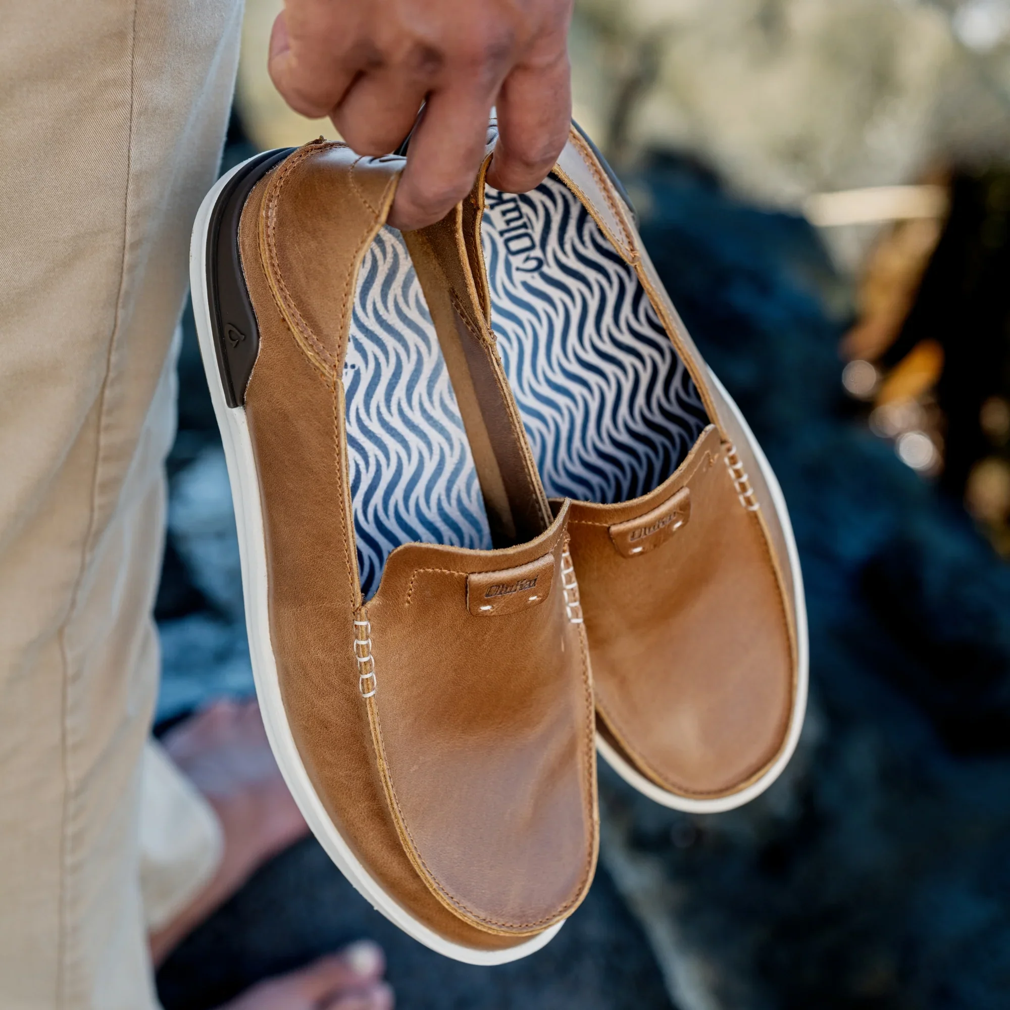 MEN'S OLUKAI KAKAHA SLIP ON | FOX / FOX - Image 7