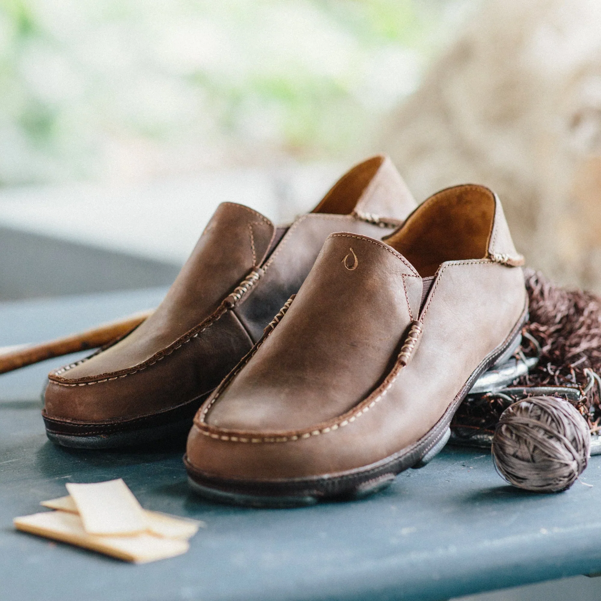 MEN'S OLUKAI MOLOA | RAY / TOFFEE - Image 10