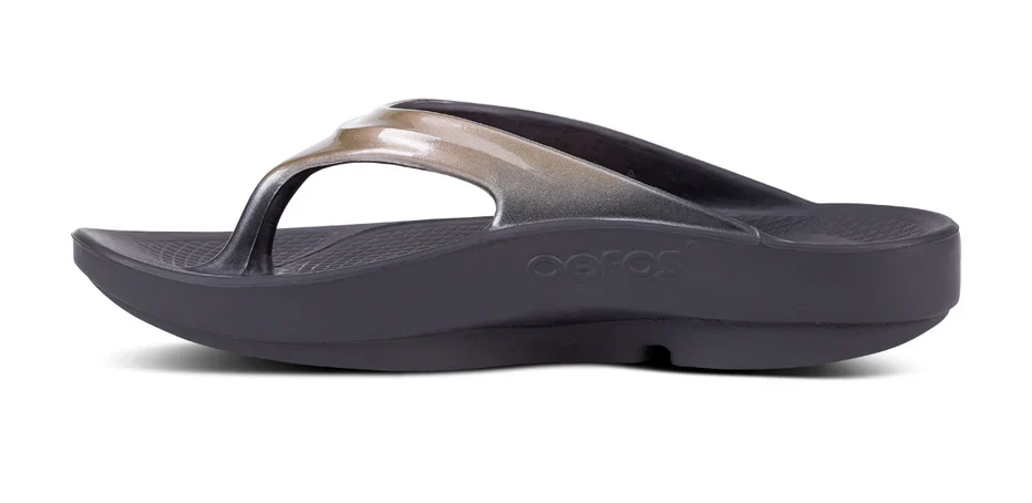 WOMEN'S OOFOS OOLALA LUXE SANDAL | LATTE - Image 3