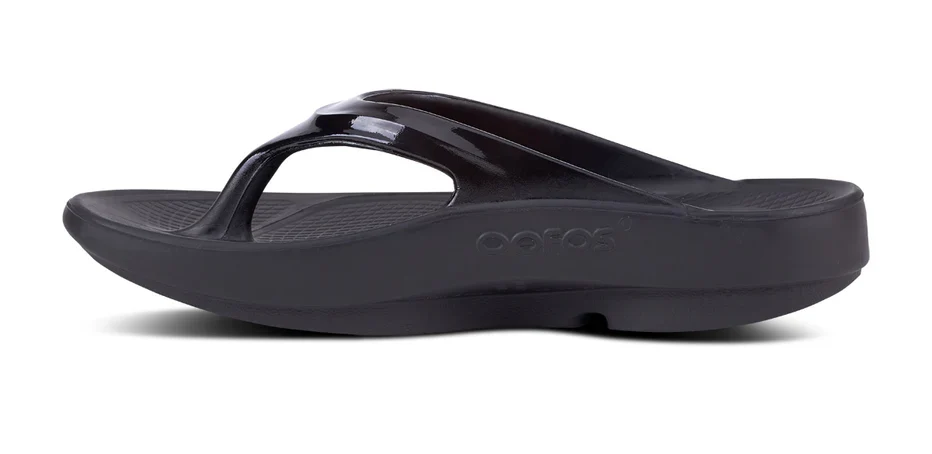 WOMEN'S OOFOS OOLALA SANDAL | BLACK - Image 2
