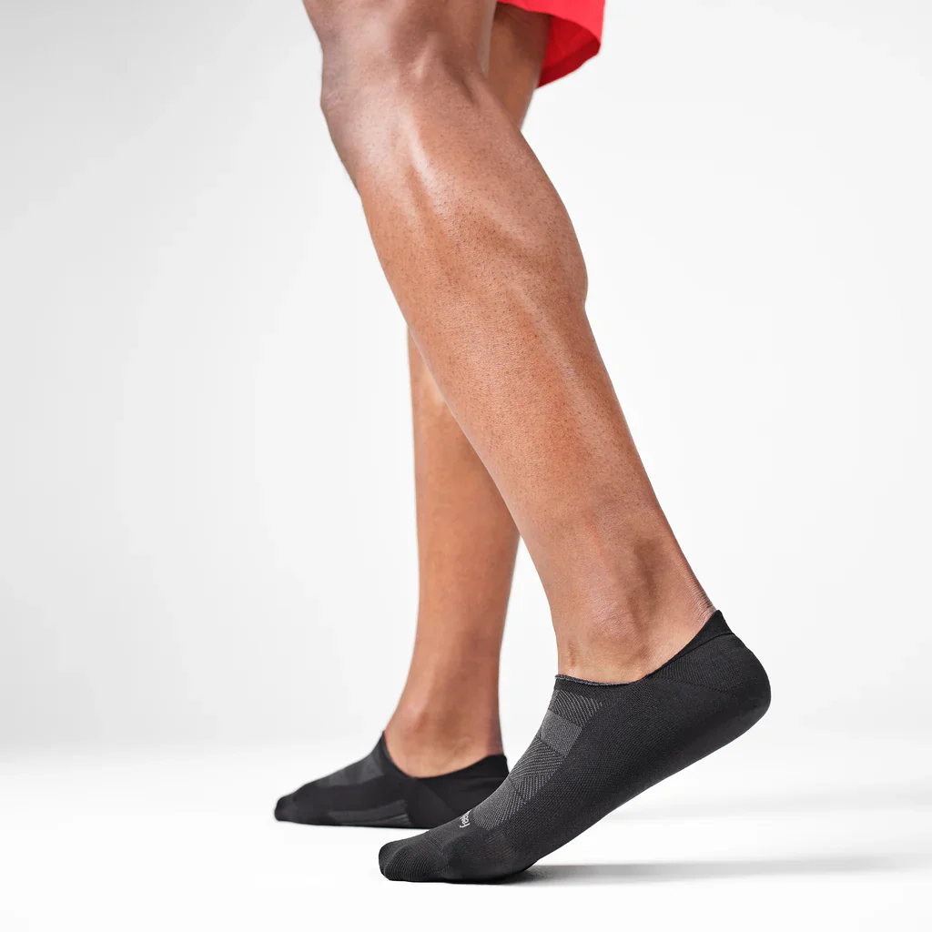 UNISEX FEETURES ELITE ULTRA LIGHT CUSHION INVISIBLE SOCKS | BLACK - Image 3