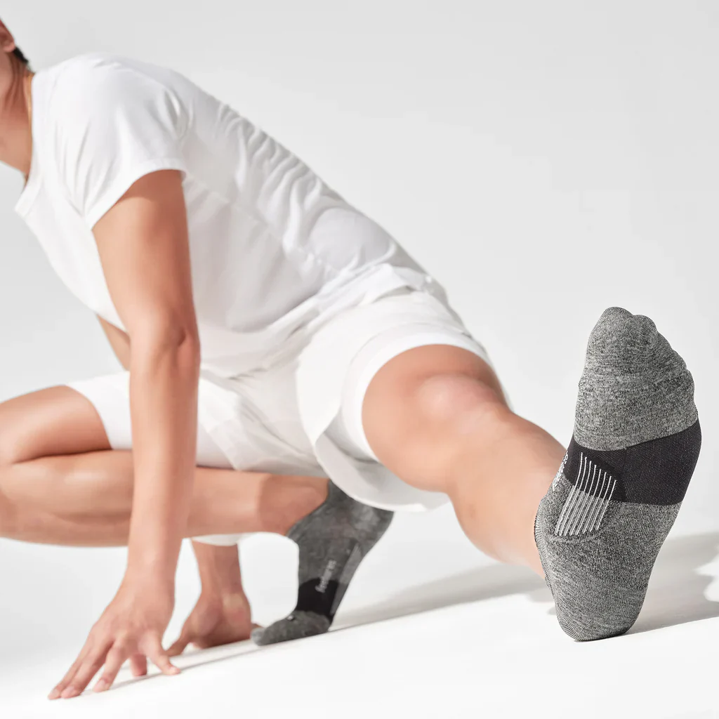 UNISEX FEETURES ELITE ULTRA LIGHT CUSHION NO SHOW SOCKS | GRAY - Image 2