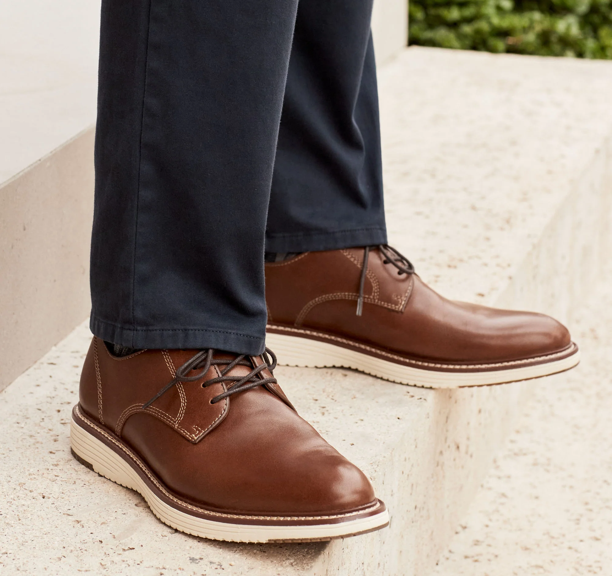 MEN'S JOHNSTON & MURPHY UPTON PLAIN TOE | TAN - Image 2