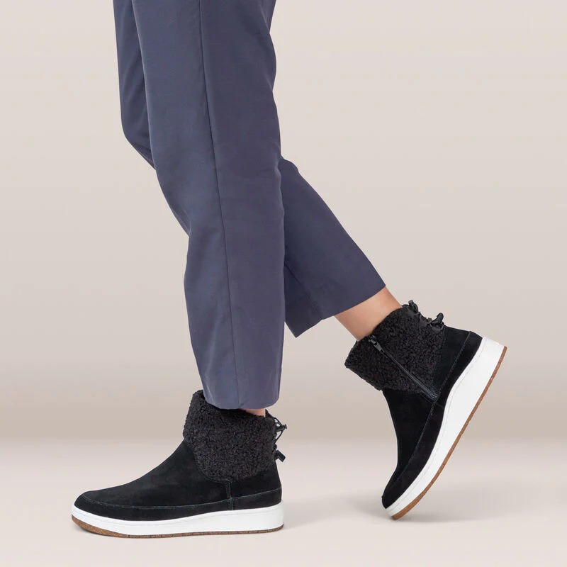 WOMEN'S AETREX WINNIE BOOT | BLACK - Image 2
