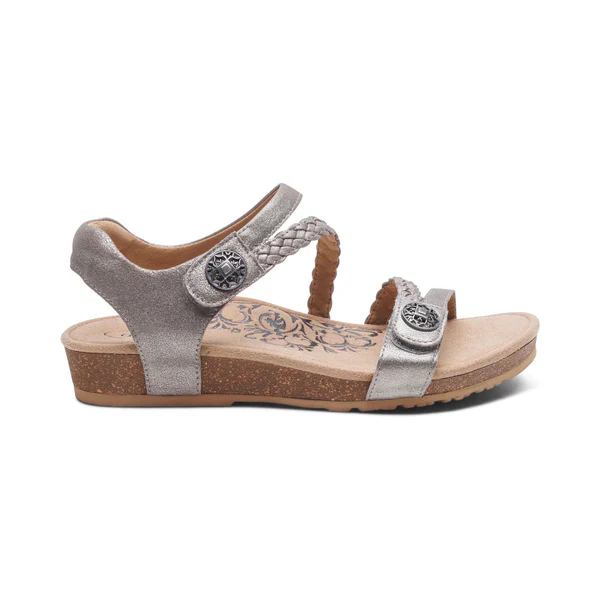 WOMEN'S AETREX JILLIAN BRAIDED QUARTER STRAP SANDAL | BRUSHED SILVER - Image 5