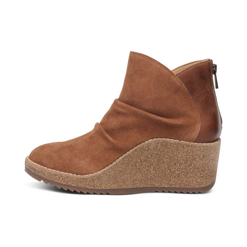 WOMEN'S AETREX KARA ANKLE WEDGE BOOT | COGNAC - Image 2