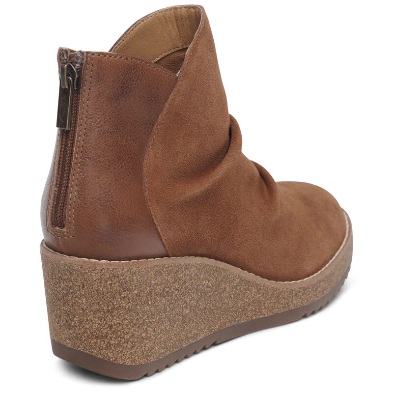WOMEN'S AETREX KARA ANKLE WEDGE BOOT | COGNAC - Image 7