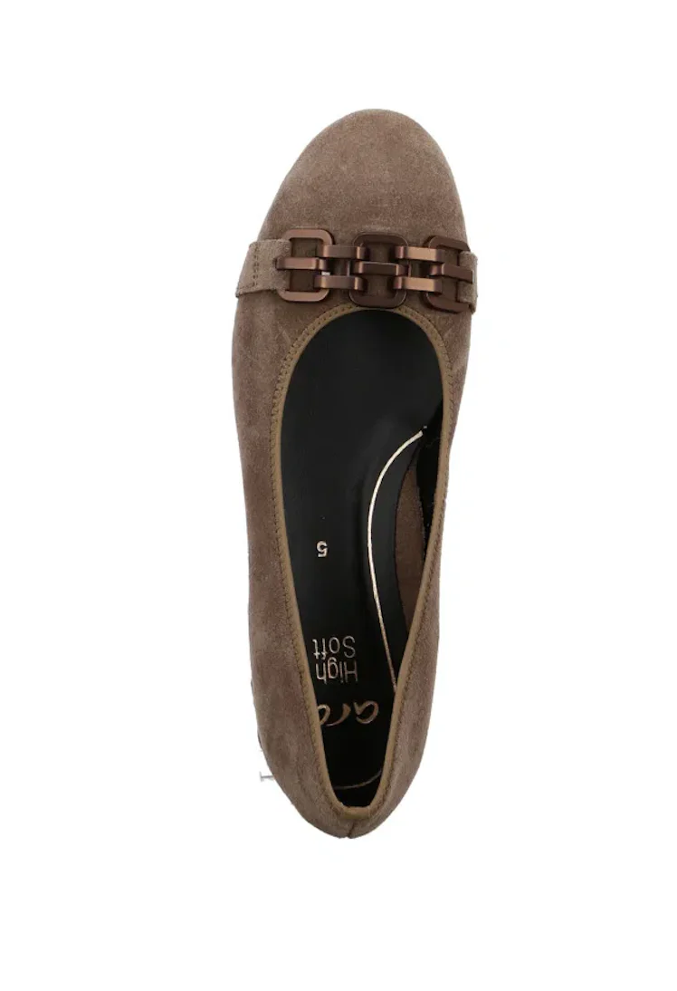 WOMEN'S ARA SCOUT BALLET FLAT CHAIN | SESAME SUEDE - Image 6