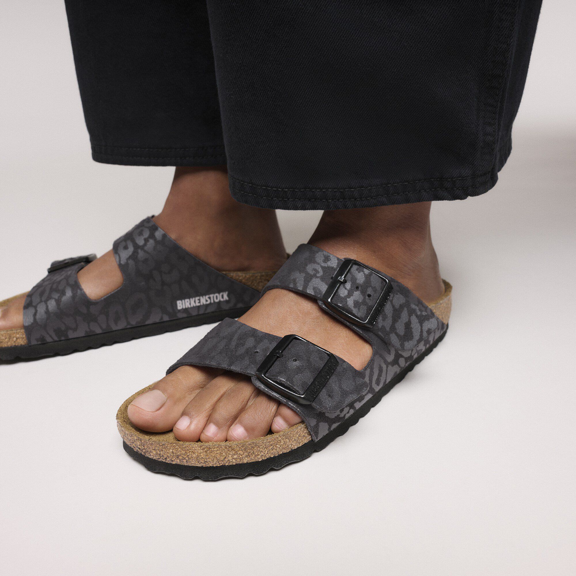 WOMEN'S BIRKENSTOCK ARIZONA SYNTHETIC BS | LEO BLACK - Image 7
