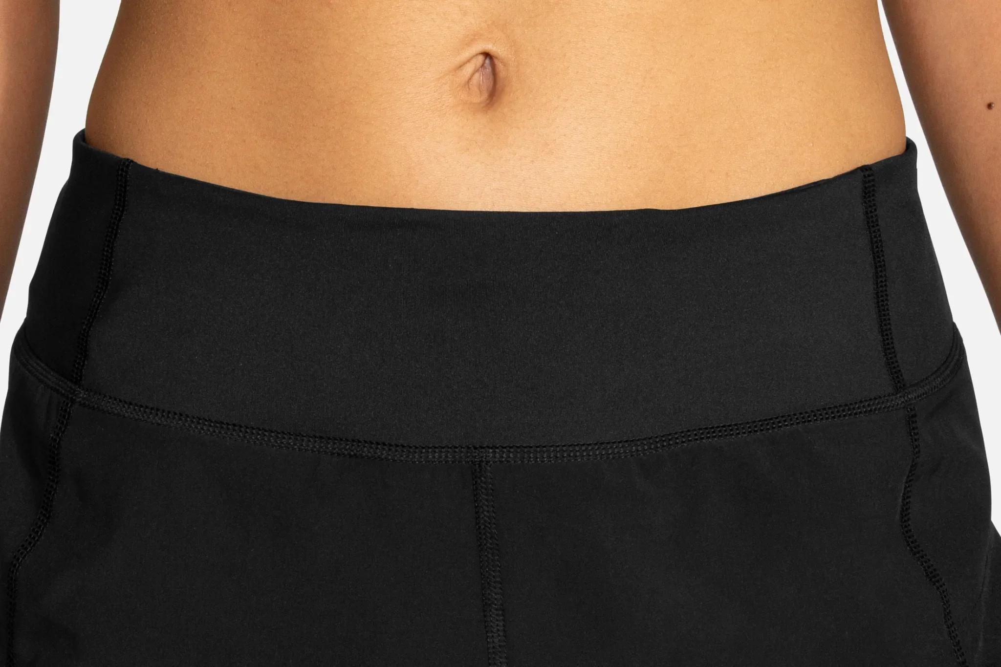 WOMEN'S BROOKS CHASER 5" SHORT | BLACK - Image 2