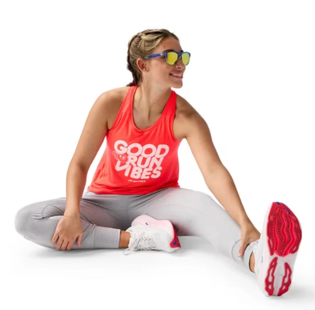 WOMEN'S BROOKS DISTANCE TANK 3.0 | NEO CAYENNE / GOOD RUN VIBES - Image 4