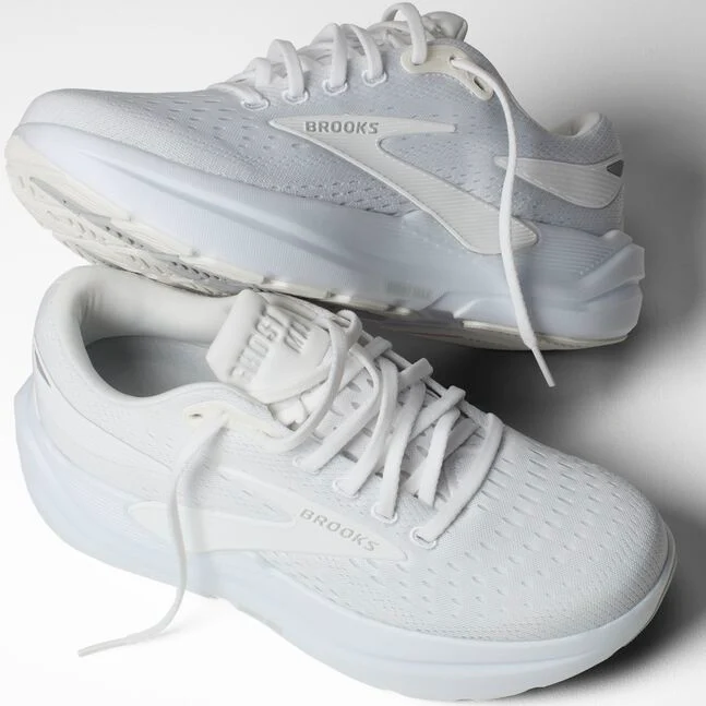 WOMEN'S BROOKS GHOST MAX 3 | WHITE / WHITE - Image 7