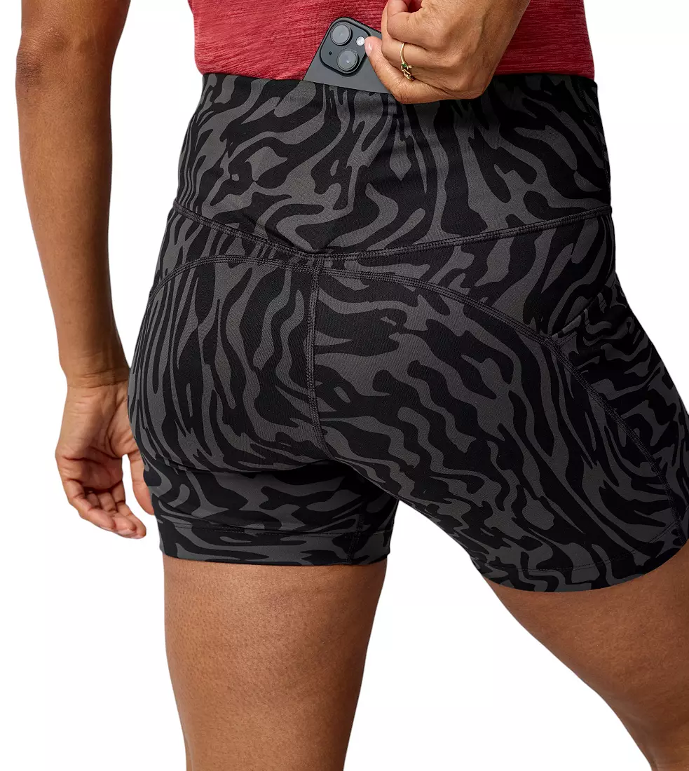 WOMEN'S BROOKS SPARK 5" SHORT TIGHT | OBSIDIAN SPEEDSCAPE - Image 4