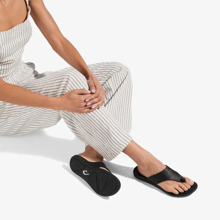 WOMEN'S OLUKAI HO'OPIO MELE | BLACK / BLACK - Image 6