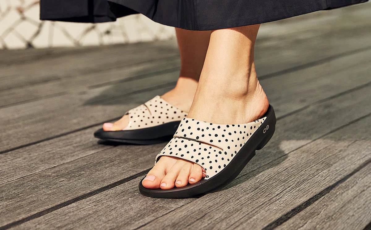 WOMEN'S OOFOS OOAHH LIMITED SLIDE SANDAL | PEBBLE - Image 8