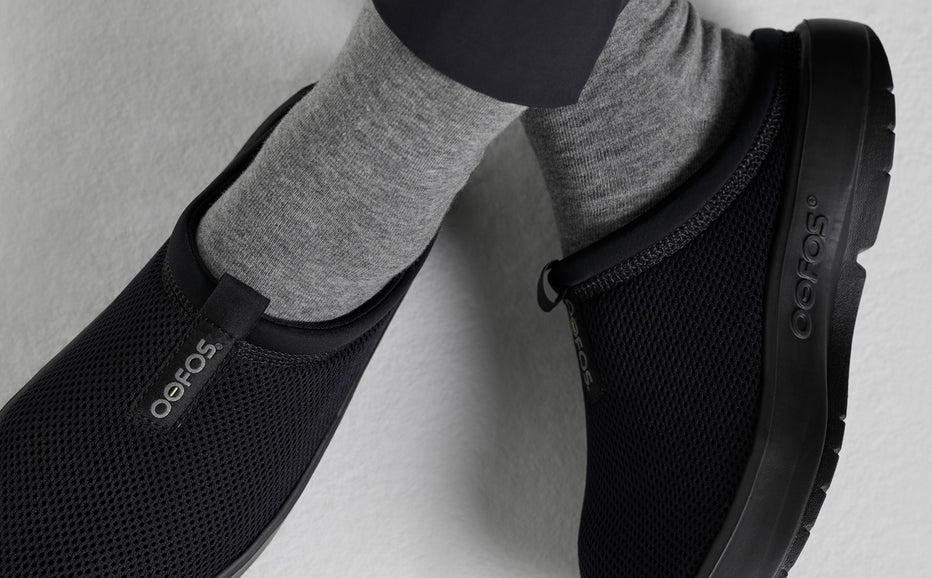 WOMEN'S OOFOS OOCOOZIE SPORT MULE | BLACK - Image 2