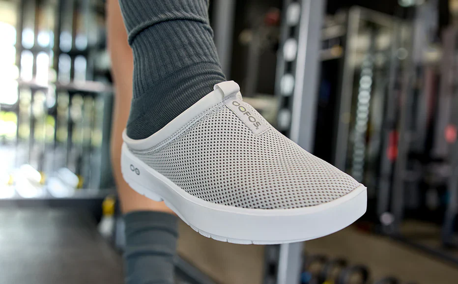 WOMEN'S OOFOS OOCOOZIE SPORT MULE | GRAY - Image 2
