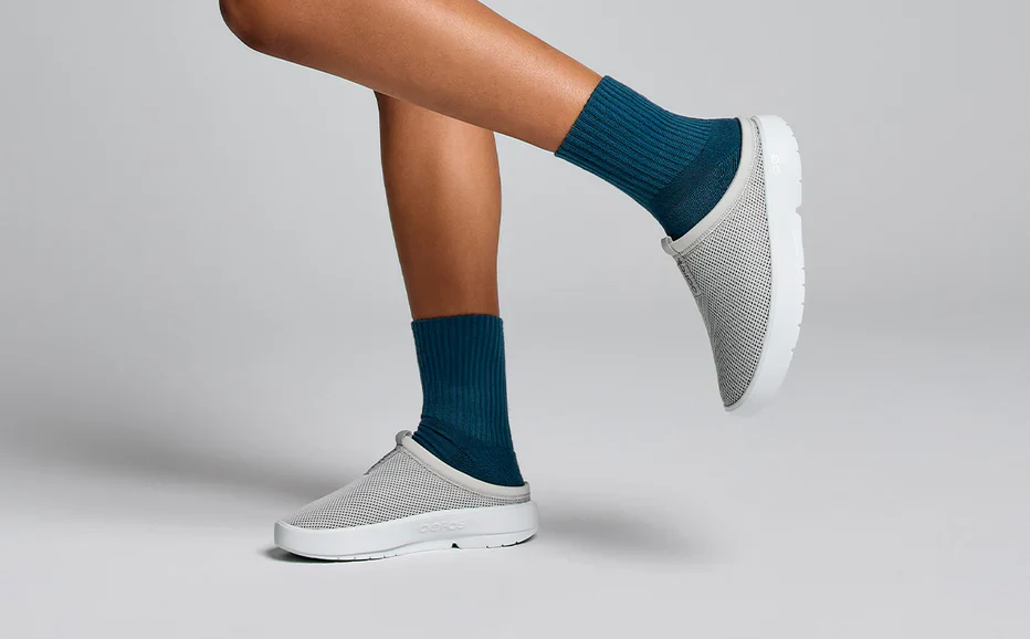 WOMEN'S OOFOS OOCOOZIE SPORT MULE | GRAY - Image 9