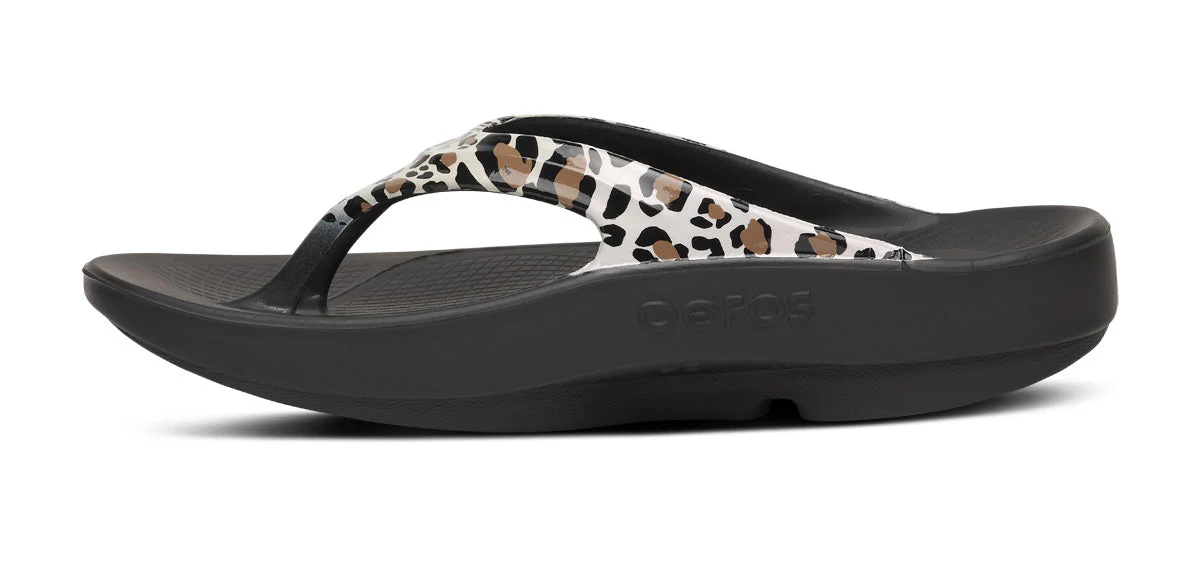 WOMEN'S OOFOS OOLALA SANDAL | LEOPARD - Image 2