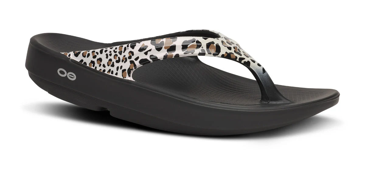WOMEN'S OOFOS OOLALA SANDAL | LEOPARD - Image 3