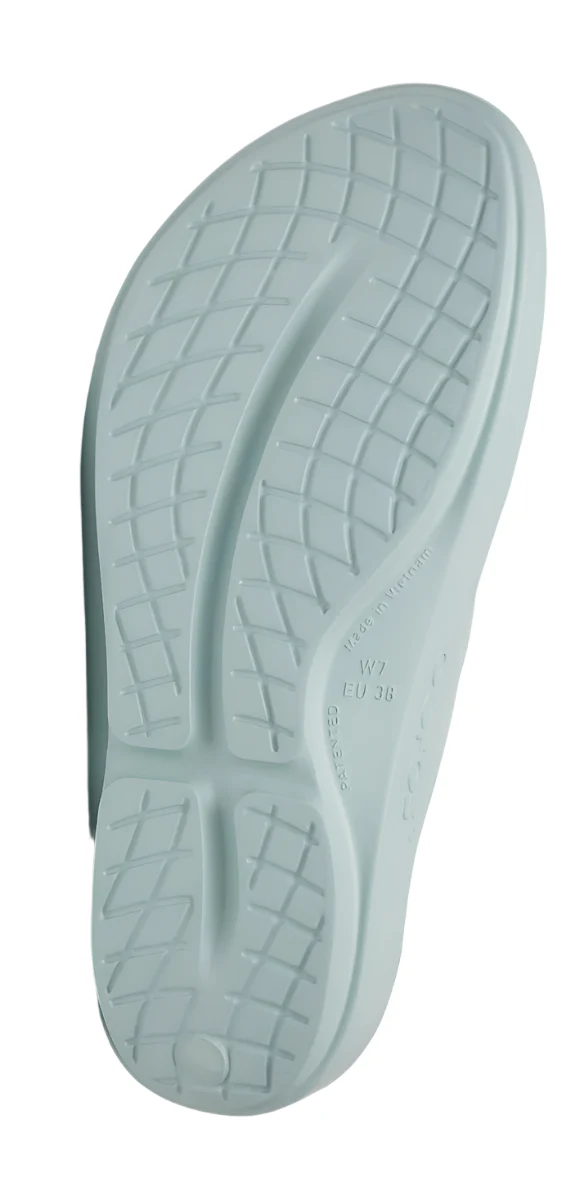 WOMEN'S OOFOS OOLALA SANDAL | MIST - Image 7