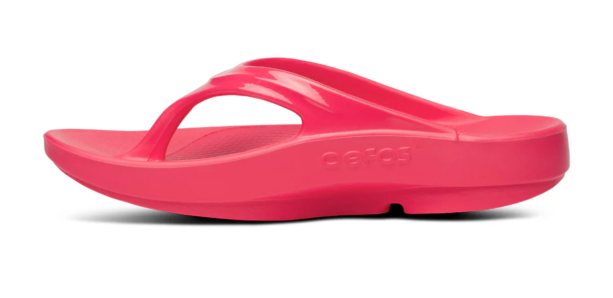 WOMEN'S OOFOS OOLALA SANDAL | NEON BERRY - Image 3