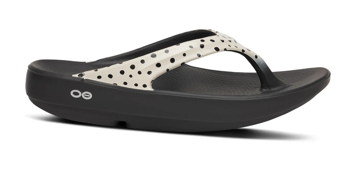 WOMEN'S OOFOS OOLALA SANDAL | PEBBLE