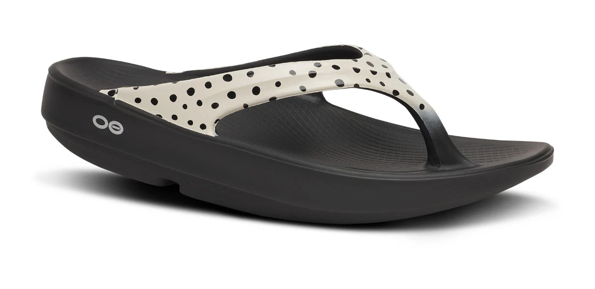 WOMEN'S OOFOS OOLALA SANDAL | PEBBLE - Image 3