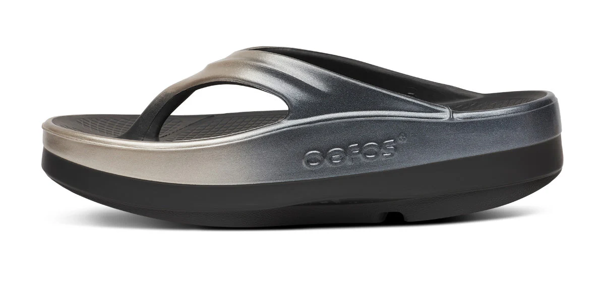 WOMEN'S OOFOS OOMEGA OOLALA LUXE SANDAL | LATTE FADE - Image 3