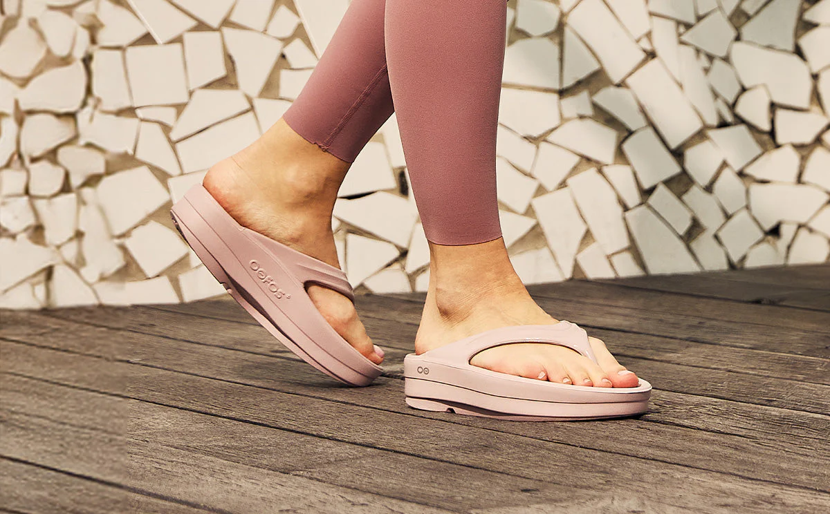 WOMEN'S OOFOS OOMEGA OOLALA SANDAL | STARDUST - Image 8