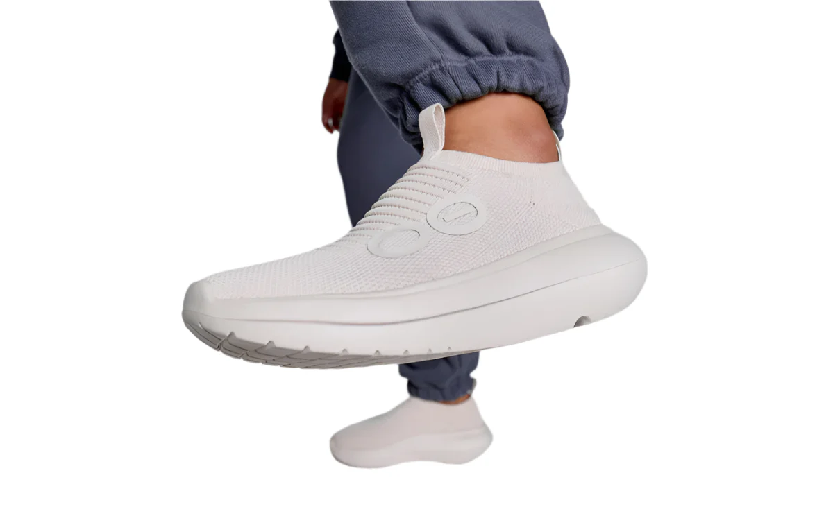 WOMEN'S OOFOS OOMY ZEN | CHALK - Image 9
