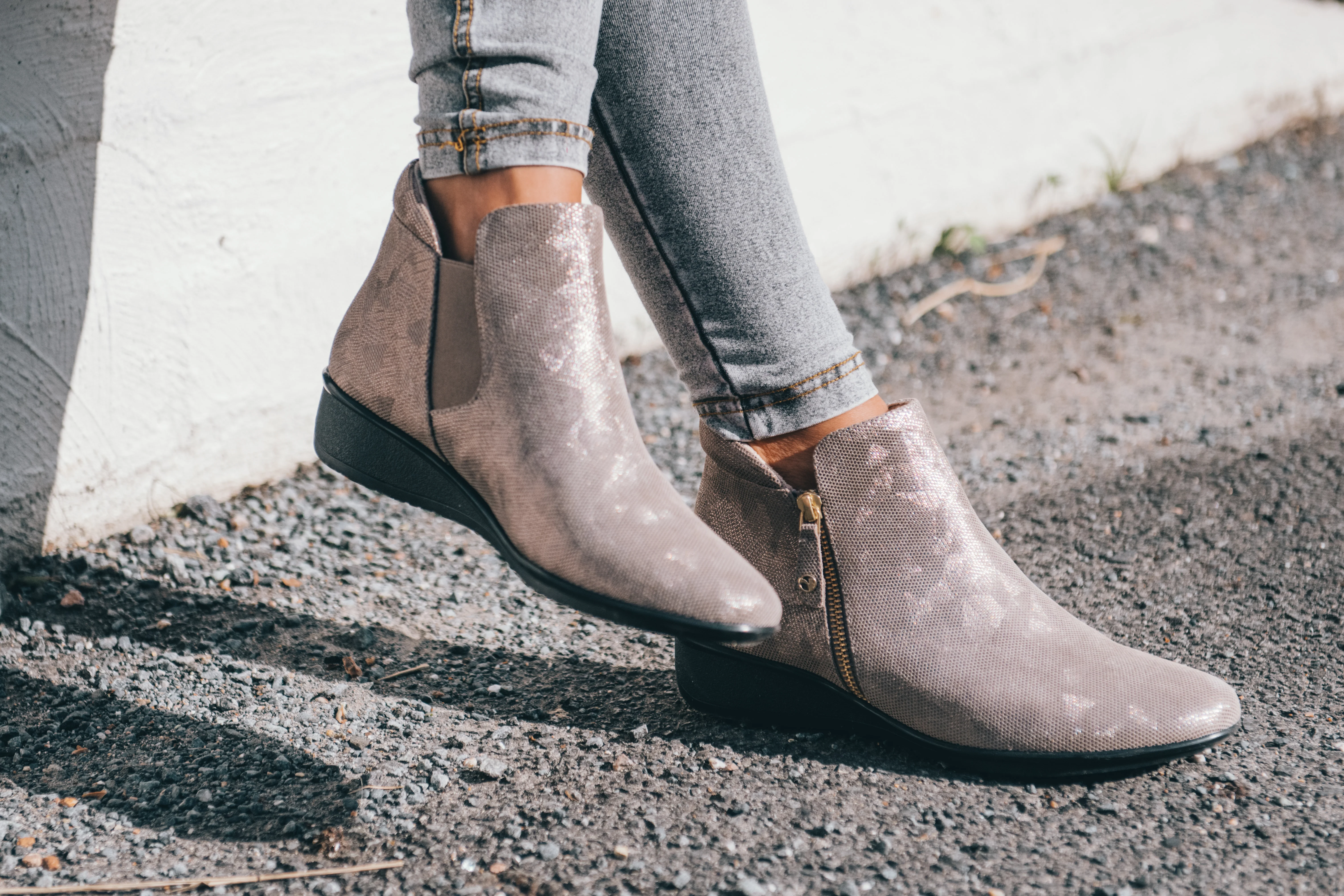 WOMEN'S REVERE DAMASCUS BOOT | CHAMPAGNE ANGLE - Image 2