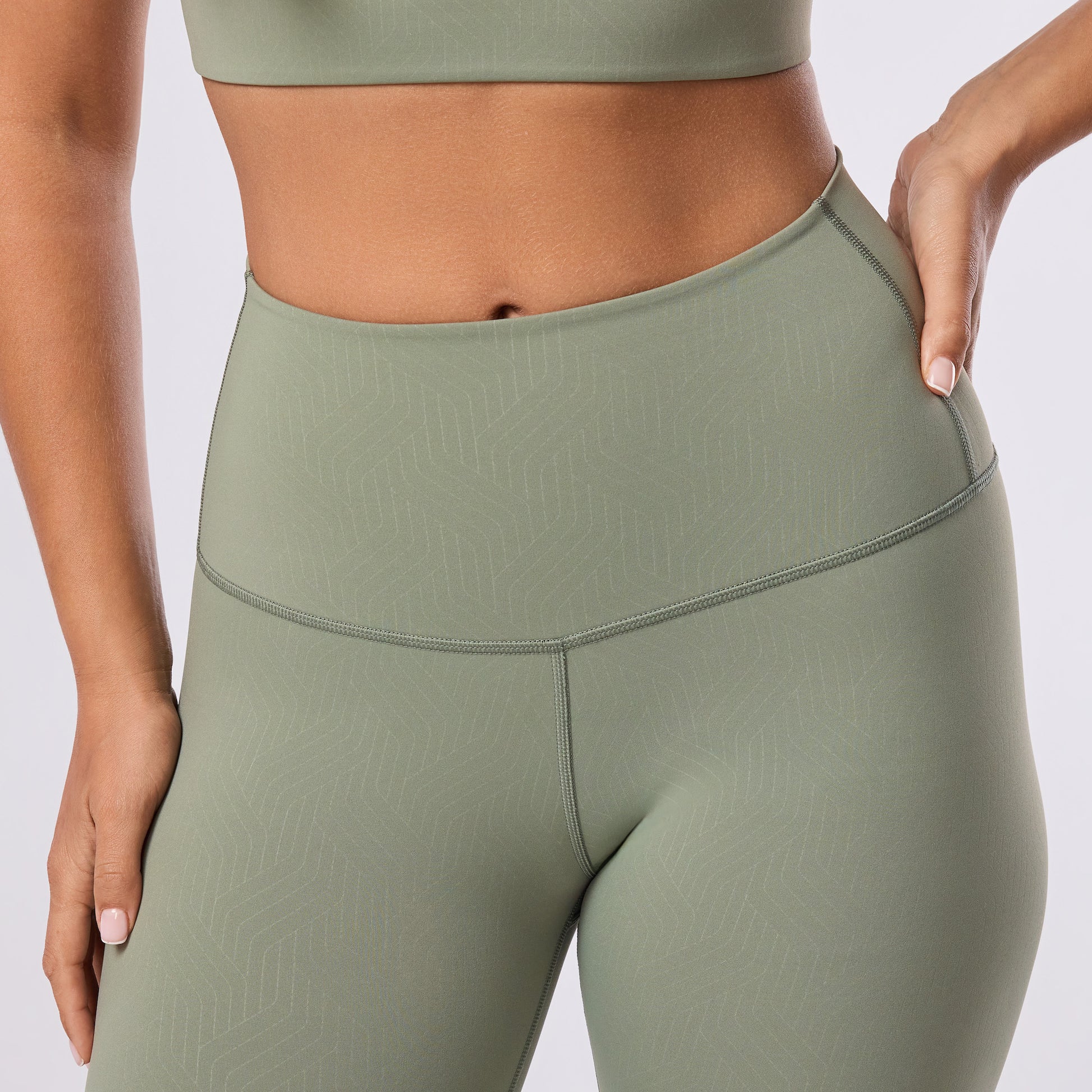 WOMEN'S TAVI HIGH WAISTED POCKET 7/8 PANTS | LEAF - Image 4