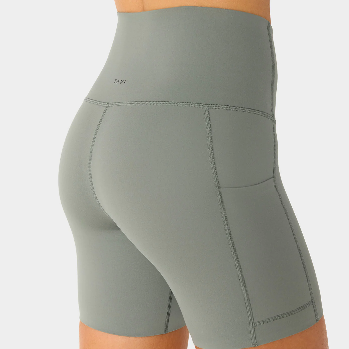 WOMEN'S TAVI STASH AND DASH 6" BIKER SHORTS | LEAF - Image 5