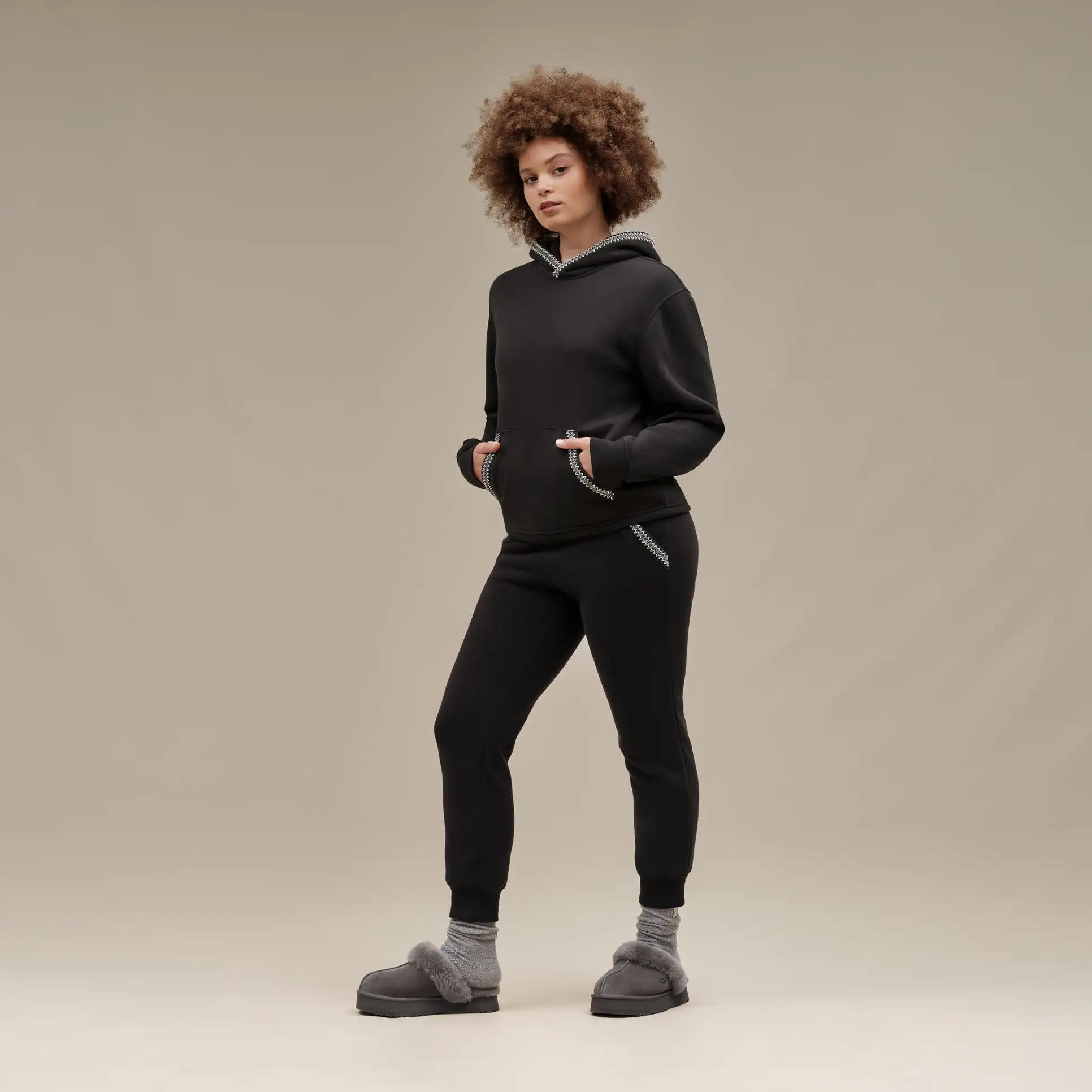 WOMEN'S UGG DISQUETTE SLIPPER | CHARCOAL - Image 2