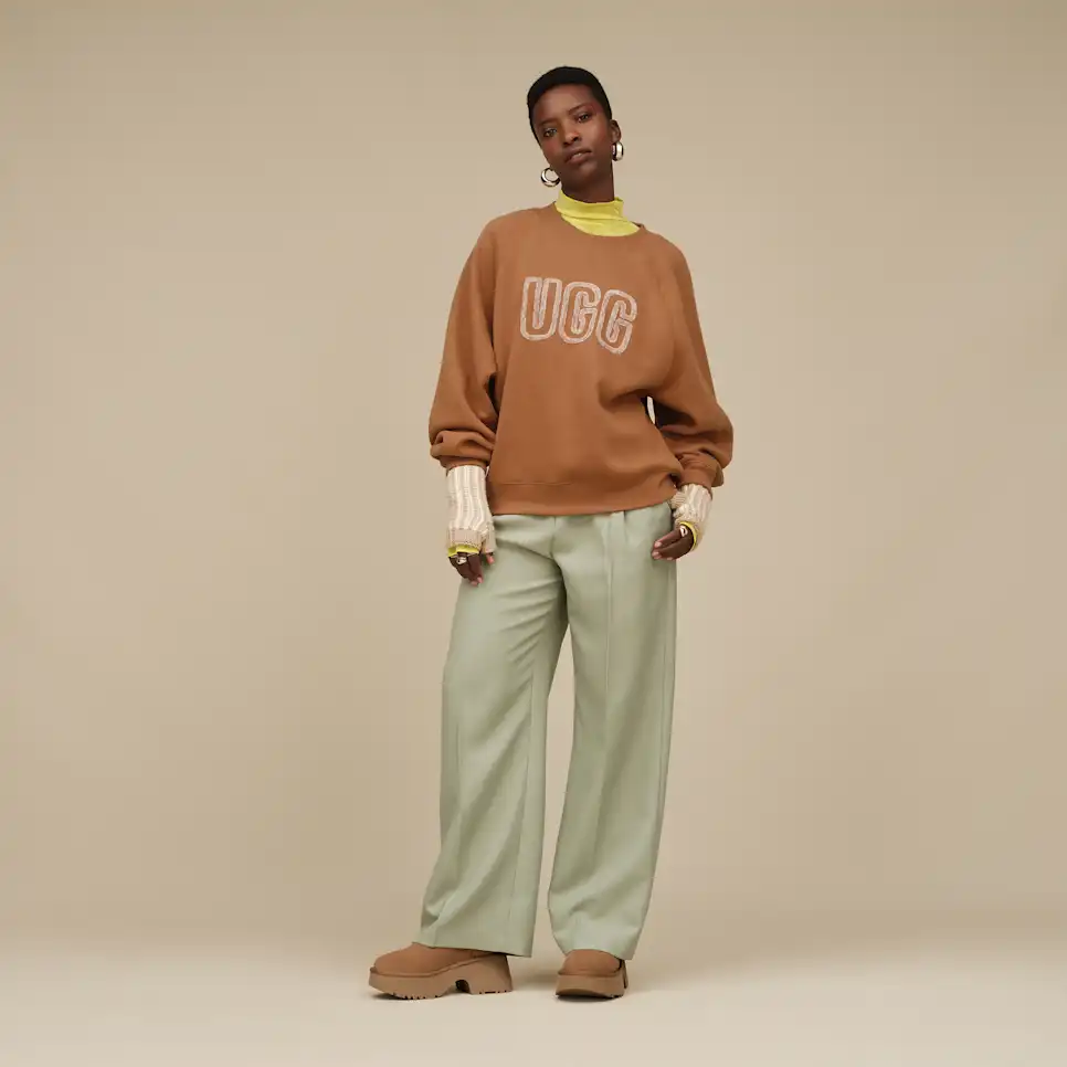 WOMEN'S UGG LOGO CREWNECK | CHESTNUT - Image 5