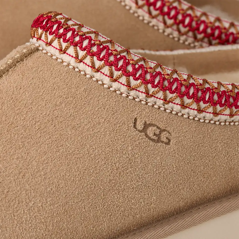 WOMEN'S UGG TASMAN II | SAND | DARK CHERRY - Image 4