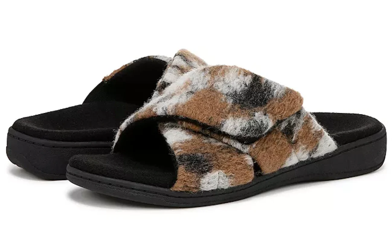 WOMEN'S VIONIC RELAX II SLIPPER | BROWN CAMO FELT - Image 3