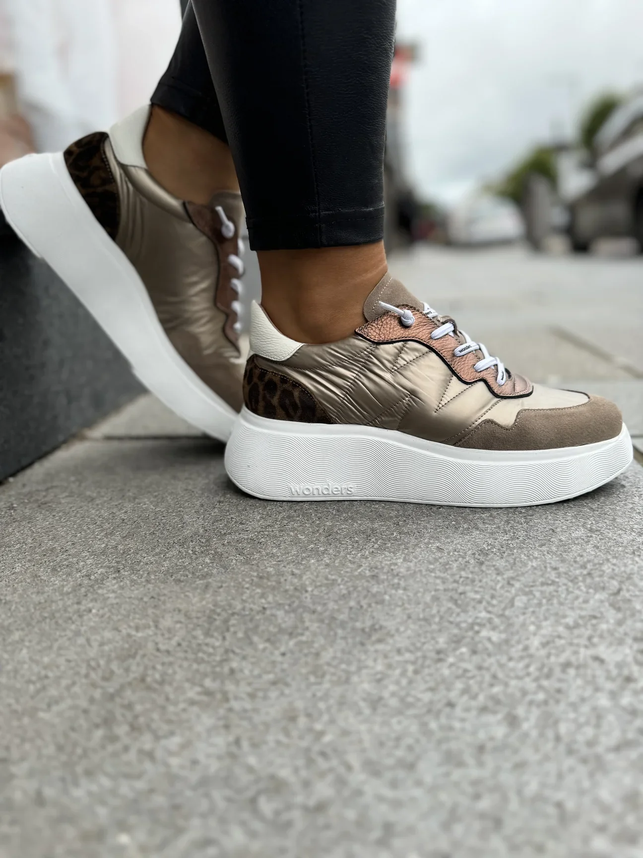 WOMEN'S WONDERS ROMA SNEAKER | TREND TAUPE / NYLON CHAMPAGNE - Image 2